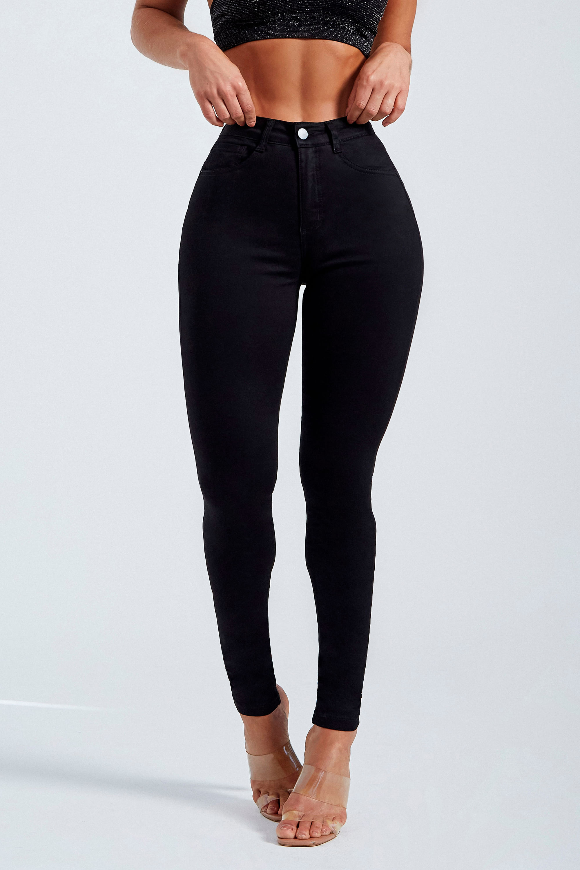 Calça jeans feminina preta curta